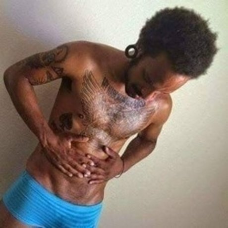 Lilwalgreens model nude photos