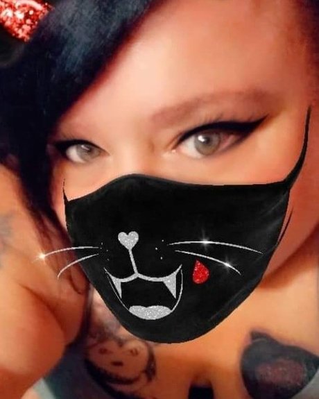 Queen Lola pornstar free pics