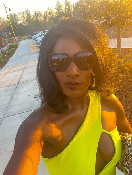 Lilly Fontaine model naked photo