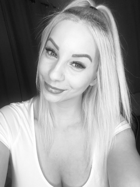 Lilian Monroe free pornstar img