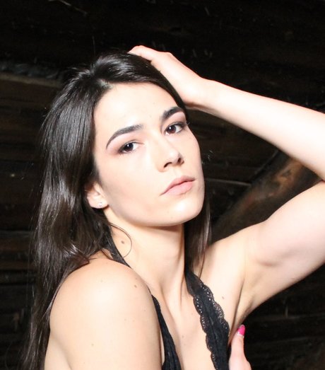 Liliane Hart free star pics