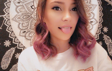 LilAut pornstar naked img