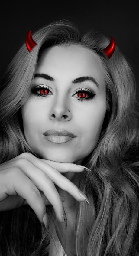 Life with Nikki star image