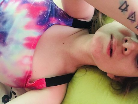 Lady Wonderland model nudes images