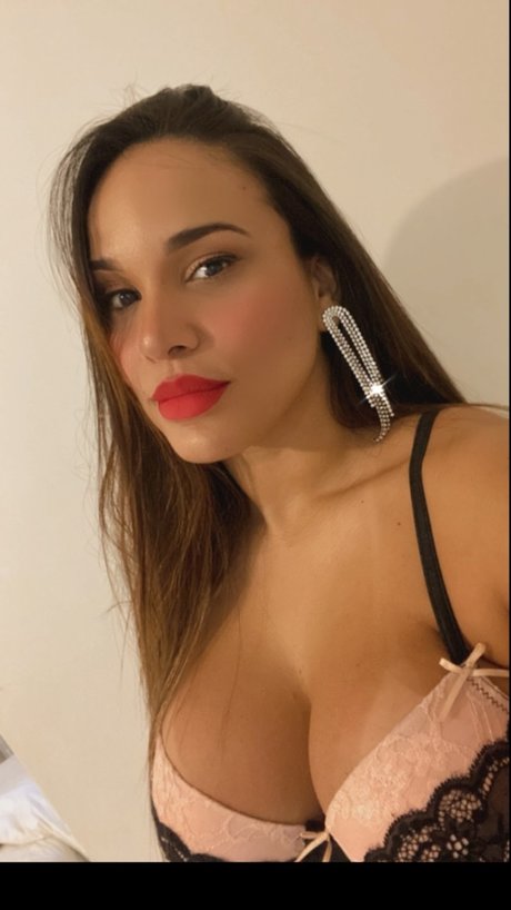 Love Brunette pornographic star pic