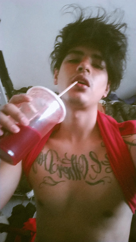 Escoria Attack star naked pic