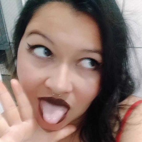 LotusNewbie model adult pictures