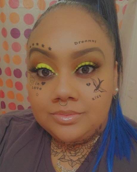 Lookatmyhellokitty star porn pictures