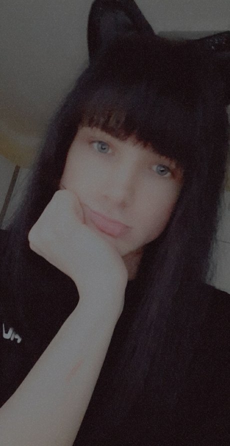 leonie pornographic model galleries