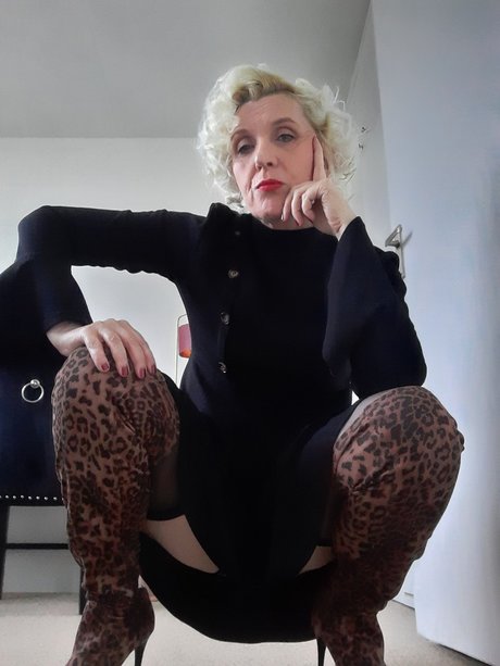 Mistress Lola Von J hot model archive