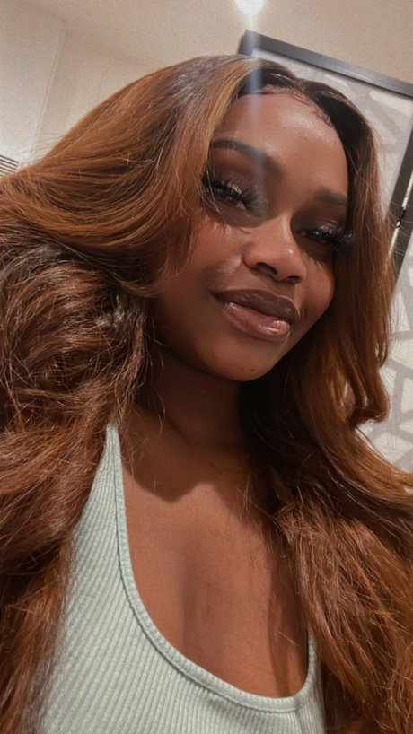 Lola Knightley nude actress photo