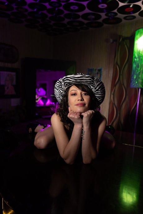 lynnkitty top star pic