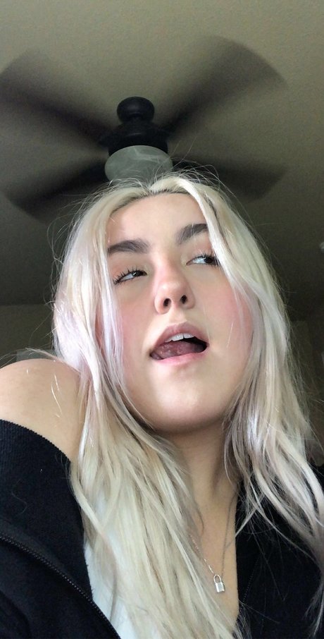 Luna Versace erotic actress pic