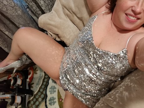 LunaLuvsWell pornstar pics