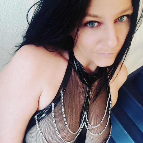 Lunajolieyeux hot star img