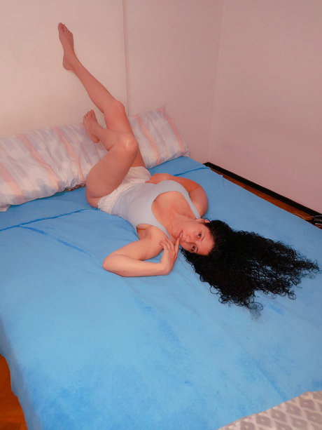 luluehm model top image