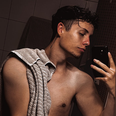 Lukynn33 hot actress photo