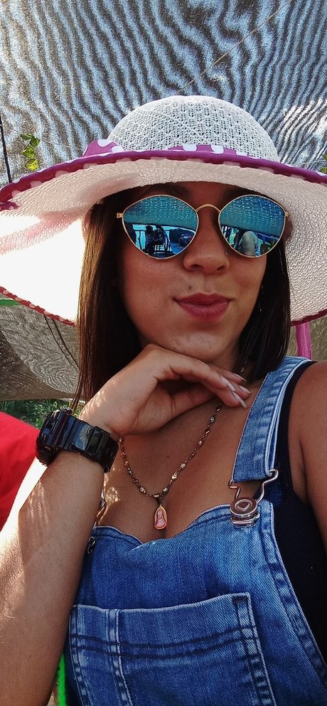 Laura Manuela Meza art actress pictures