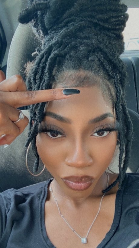 Goddess Maezy xxx pornstar img