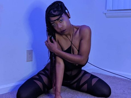 Princess Mel model perfect images