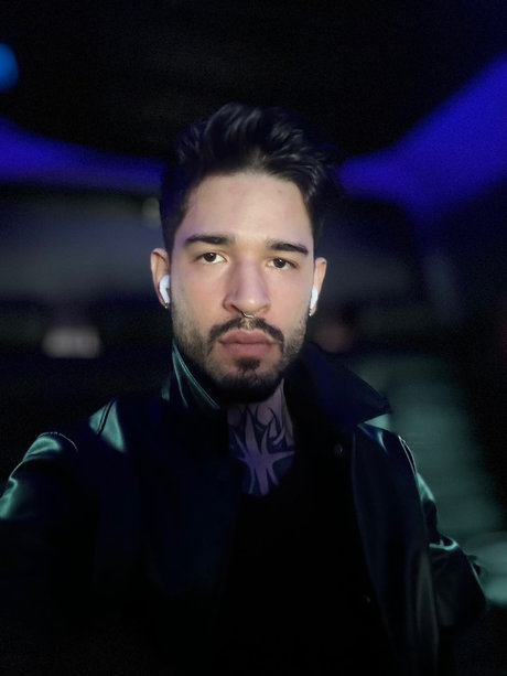 Joseph MEGAZORD XXL nude actress pic