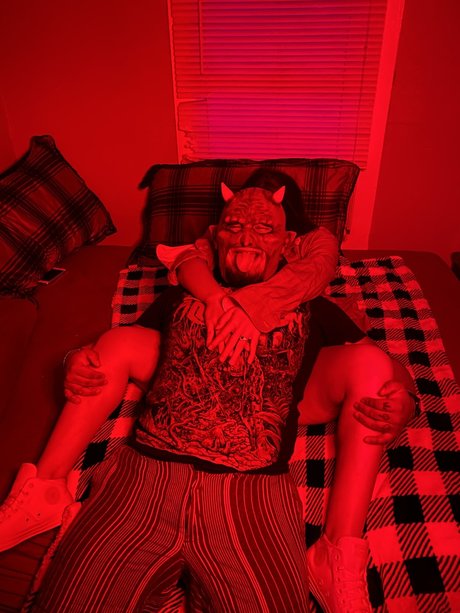 MaskedDiablo art actress pics