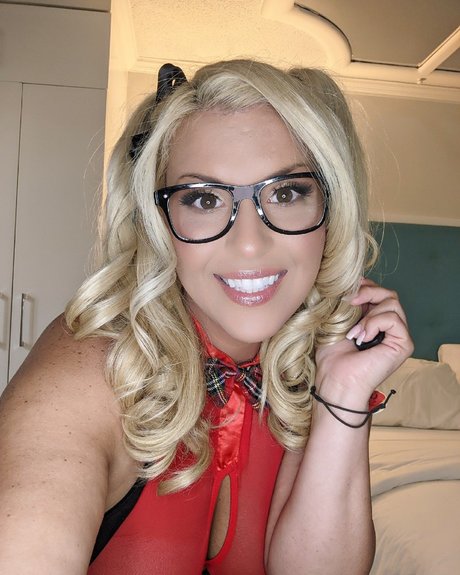 Mimi Stiletto model art pictures