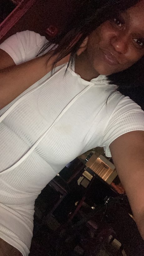 Mila Lowe pornstar nudes photos