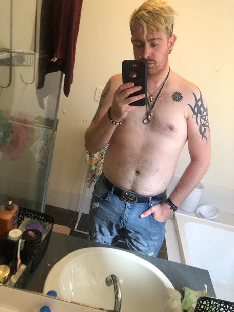 MikDaMonsta model beautiful image