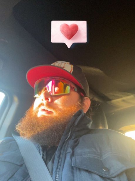 ShowMeCub pornstar hd photos