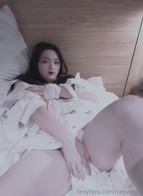 Ai SissyLunar pornstar naked image