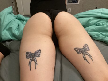 MoonLighttoes model erotic image