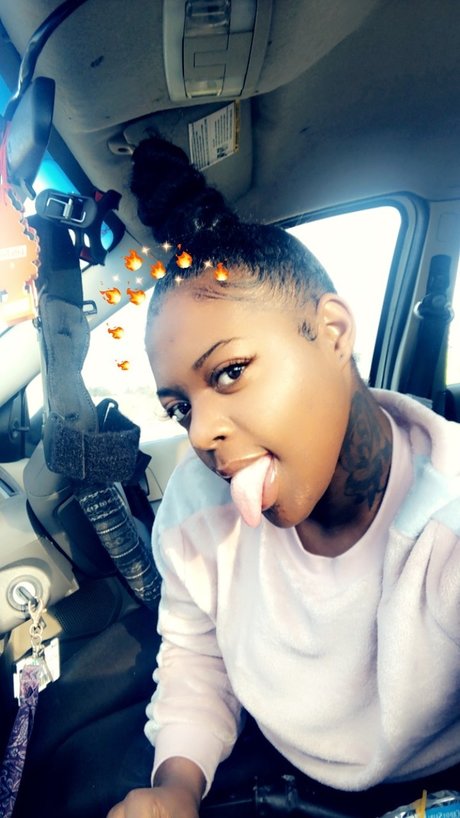 Monicamonro model hot pictures