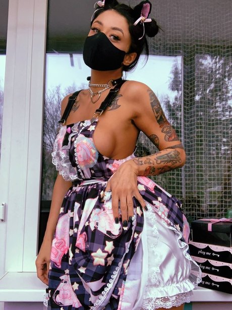 Molly Alien pornstar picture