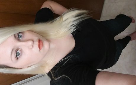 Mochii Amara free model picture