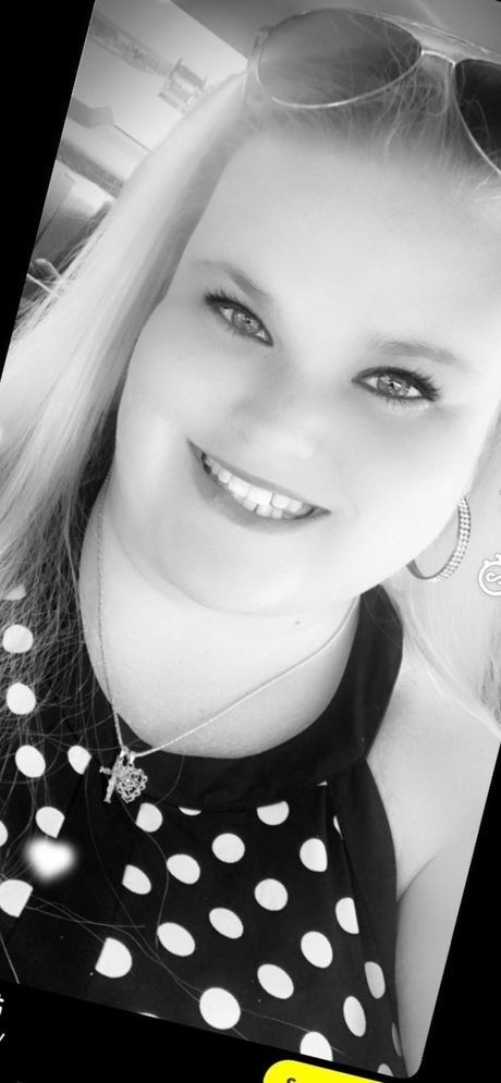 Mandy Gandy beautiful actress img