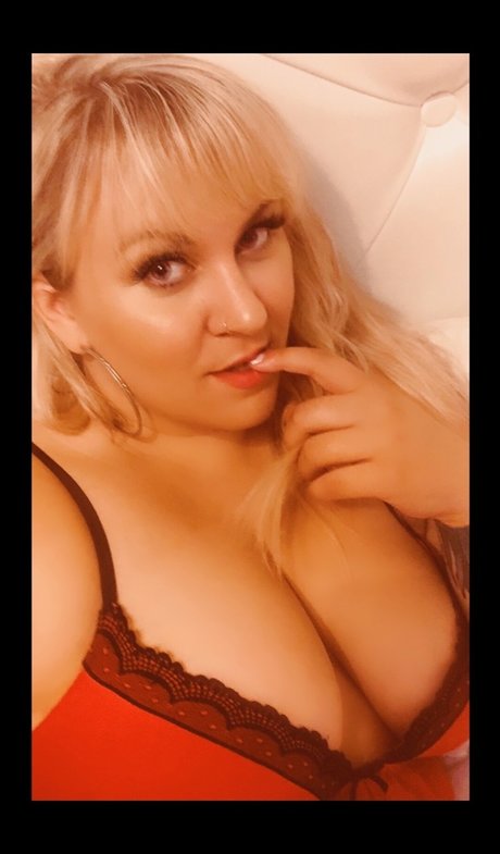 Layla Asher model naked pic