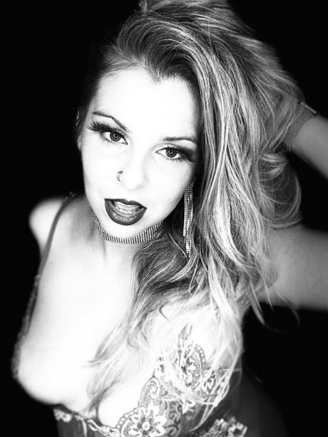 Fat Girl TITTIES_ art model photos