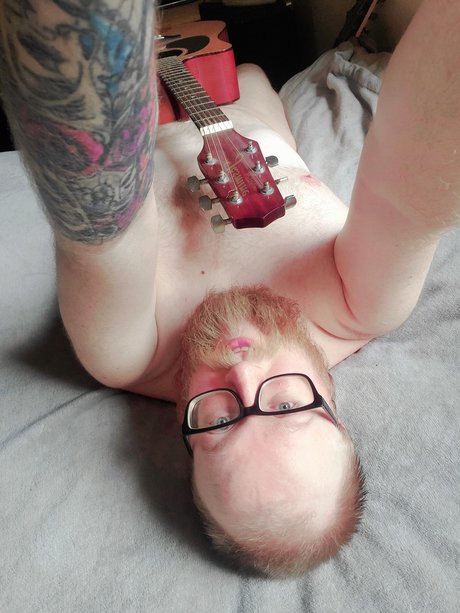 NakedGuitarMan model hot photo