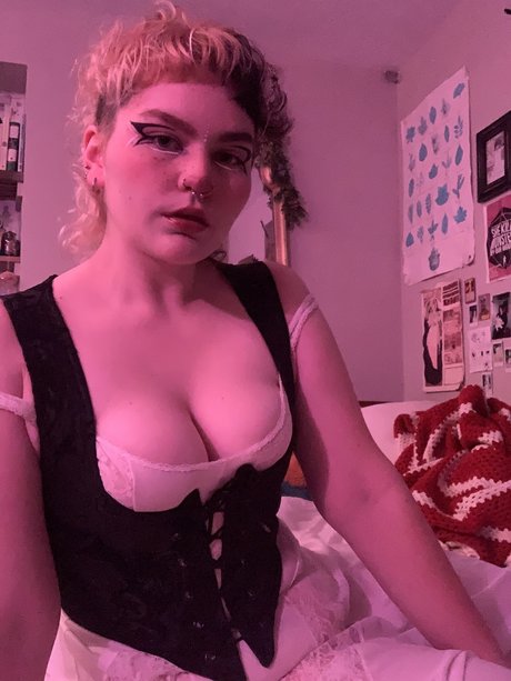 E they them_ star naked photos