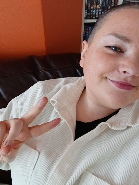 mk but boring model nude pics