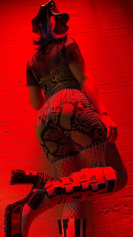 Nana Cruuz model adult picture