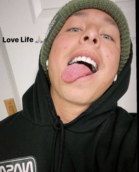 shemale fucks girl onlyfans free images