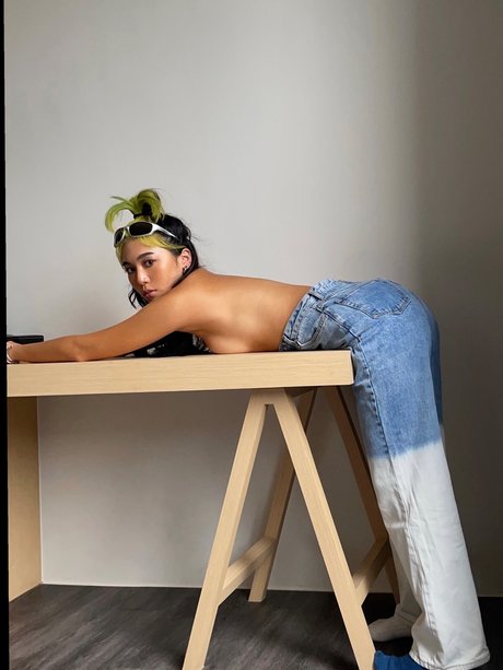 NiLovesNiALot art model img