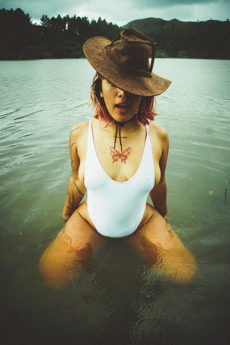 NicolejuPerretta star nude img