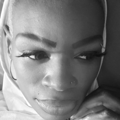 Neenah model naked image