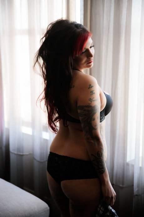 NativeQueen9120 naked star photos