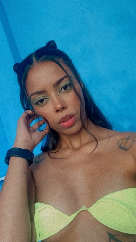 _NAOMI FREE star hot pics