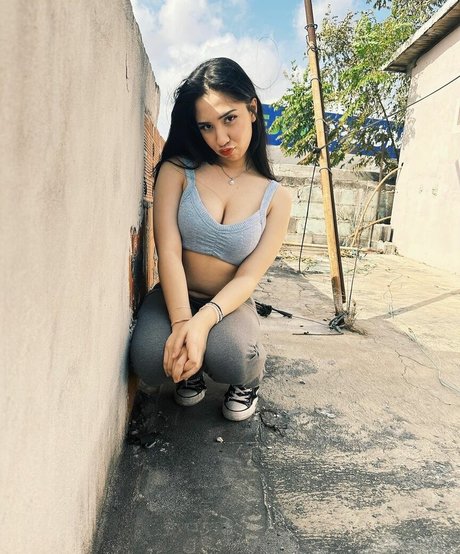 Amateur Latina Lazlye nudes actress picture