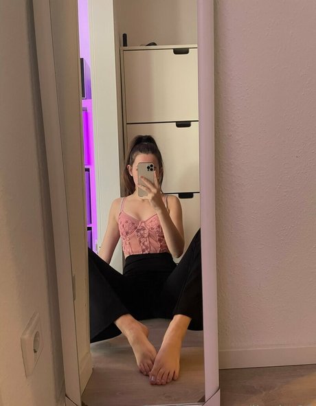 leyla spring model nudes picture